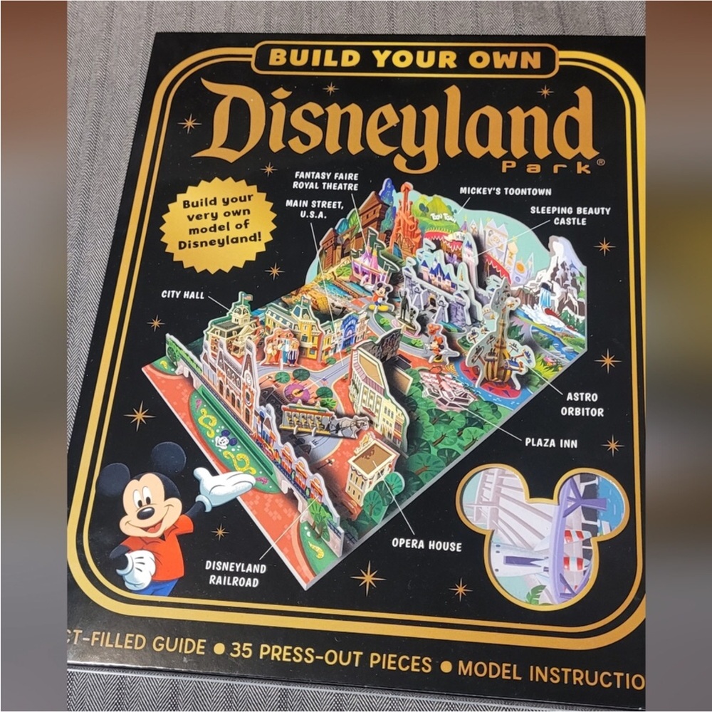 Disneyland Park Model Kit and book - Picture 1 of 6